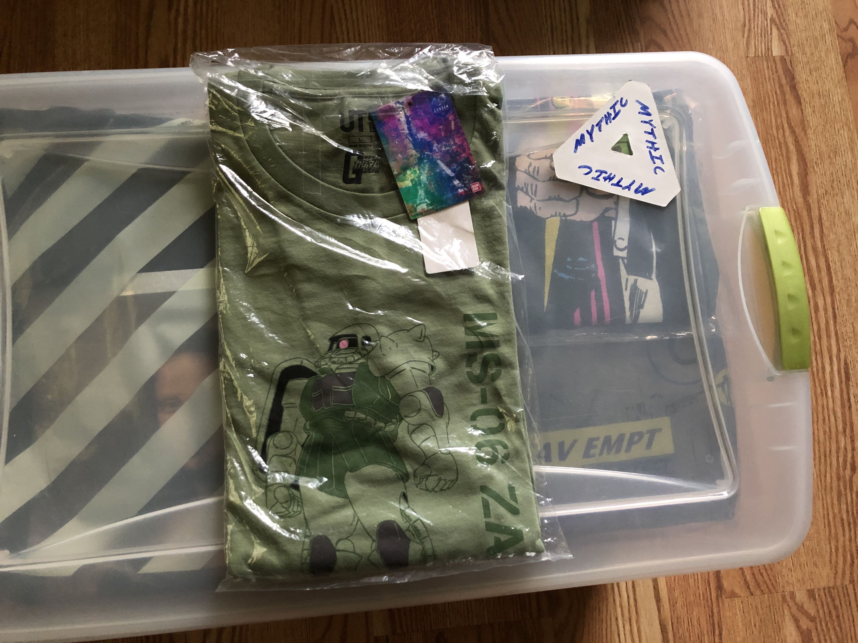 Japanese Brand Uniqlo / Shonen Jump Collab Gundam Zaku Tee Size US M / EU 48-50 / 2 - 2 Thumbnail
