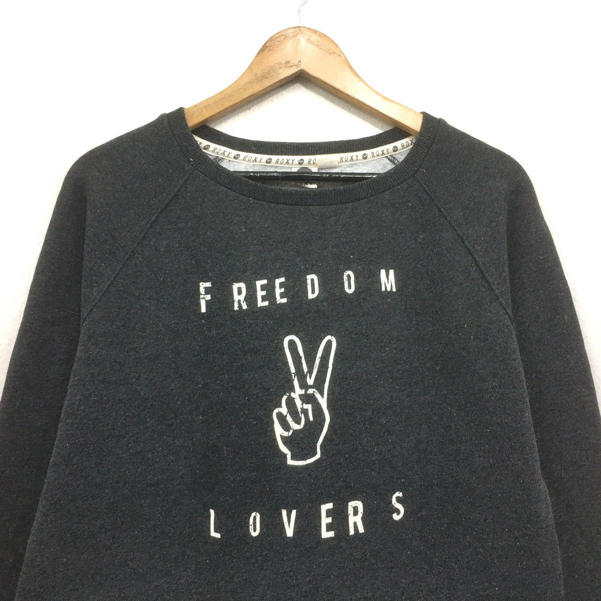 Japanese Brand Vintage Roxy Sweatshirt Crewneck Biglogo Freedom Lover Size US M / EU 48-50 / 2 - 3 Thumbnail