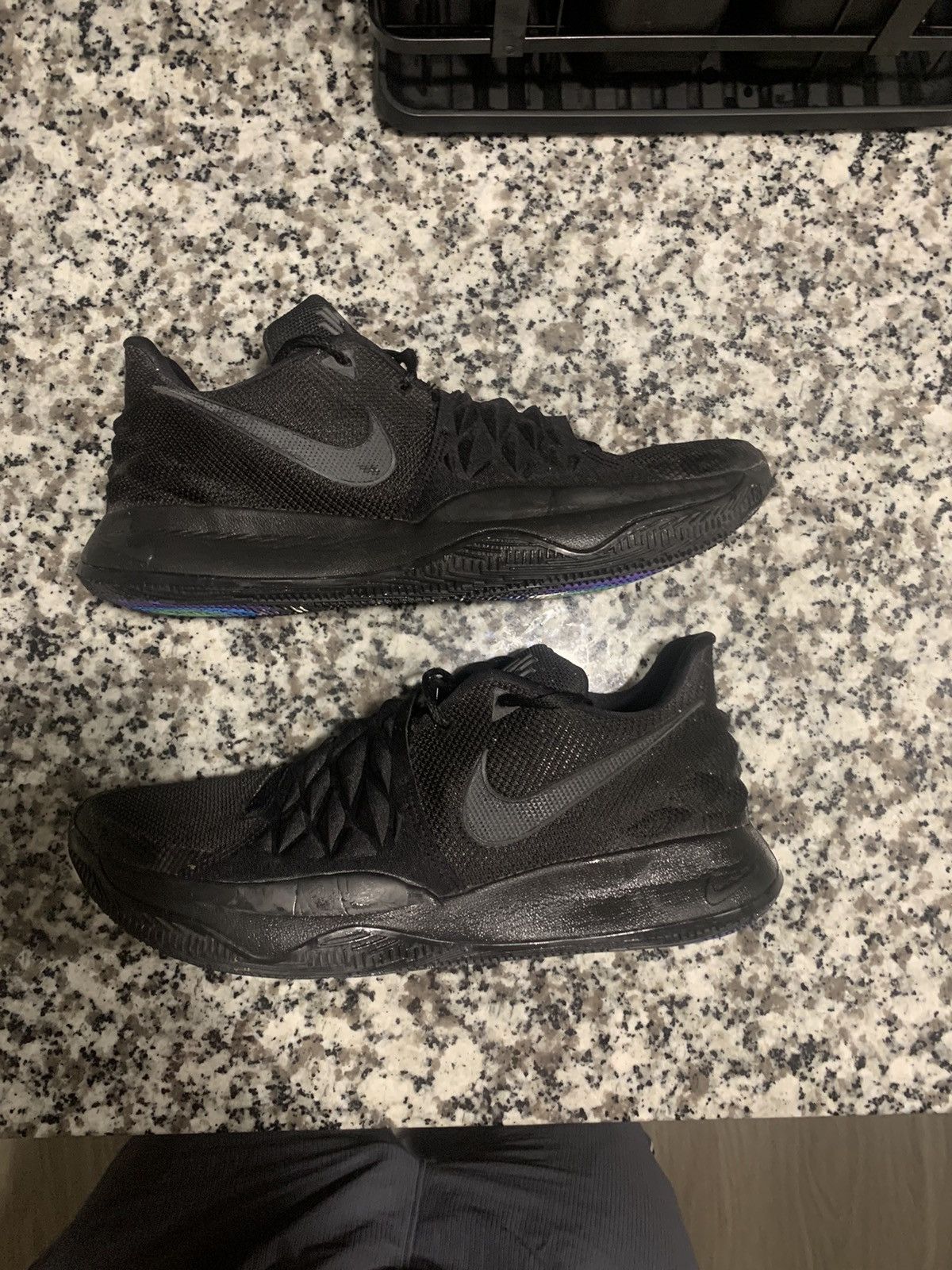 kyrie 3 low black