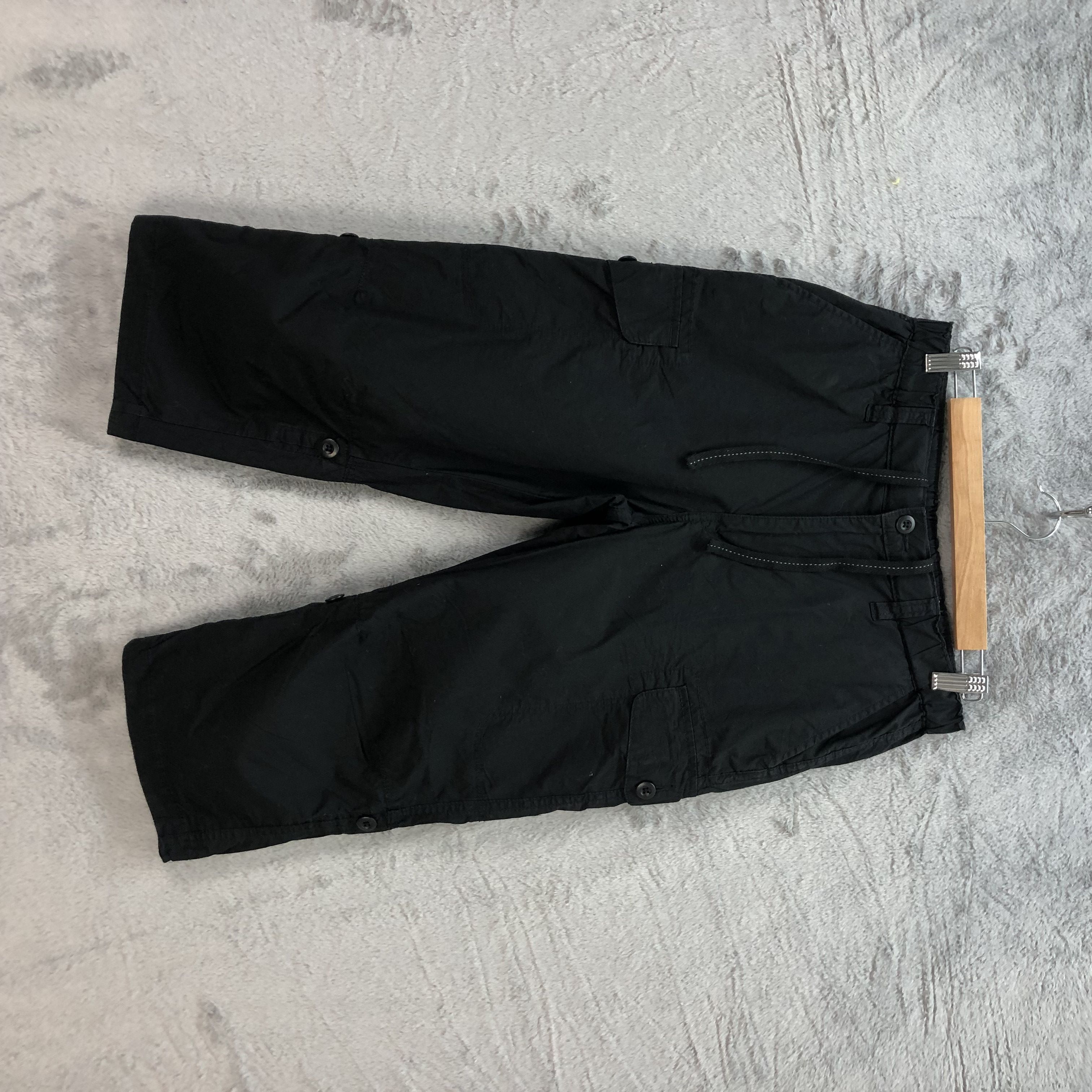 image of Uniqlo 3 Quarter 6 Pocket Pants 6613-76 in Black, Men's (Size 30)