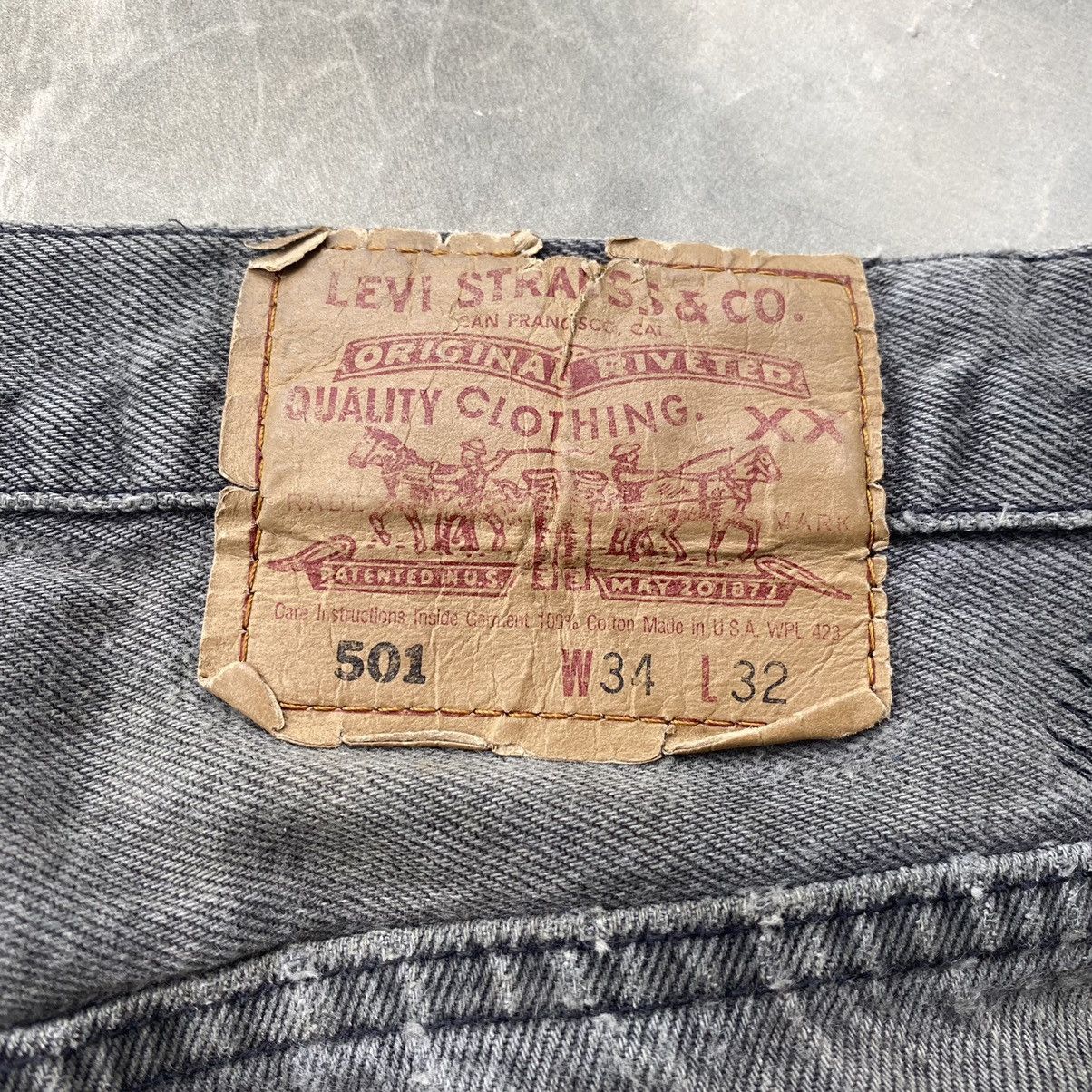Levi's × Vintage Vintage 90s Levis 501 faded black distressed denim Size US 34 / EU 50 - 7 Thumbnail