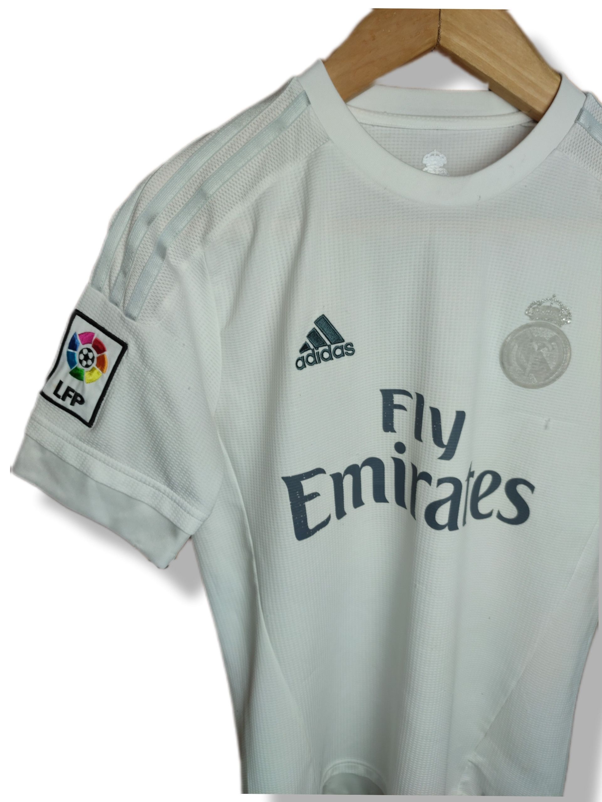 Adidas Adidas 2016 Real Madrid home shirt jersey Size US M / EU 48-50 / 2 - 2 Thumbnail
