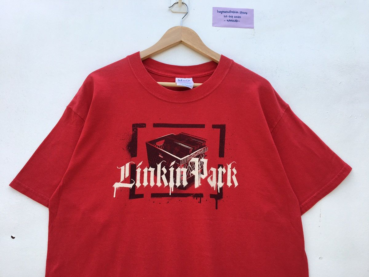 image of Band Tees x Vintage VTG Linkin Park 2004 Chester Bennington Concert Tour Tee in Red (Size Large)
