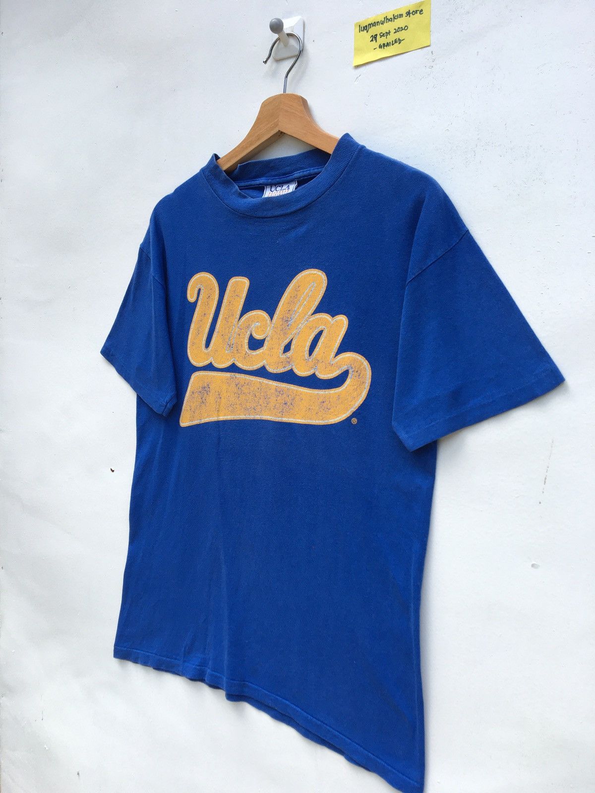 Vintage Vintage Rare UCLA University of California Spellout Tshirt Size US M / EU 48-50 / 2 - 4 Thumbnail