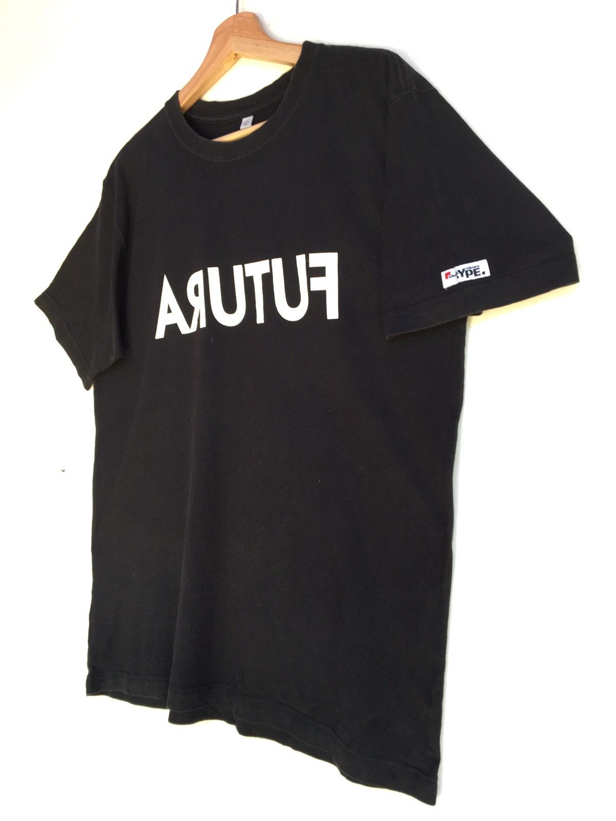 Futura × Uniqlo Rare FUTURA x Uniqlo Spellout Black Tshirt Size US M / EU 48-50 / 2 - 3 Thumbnail