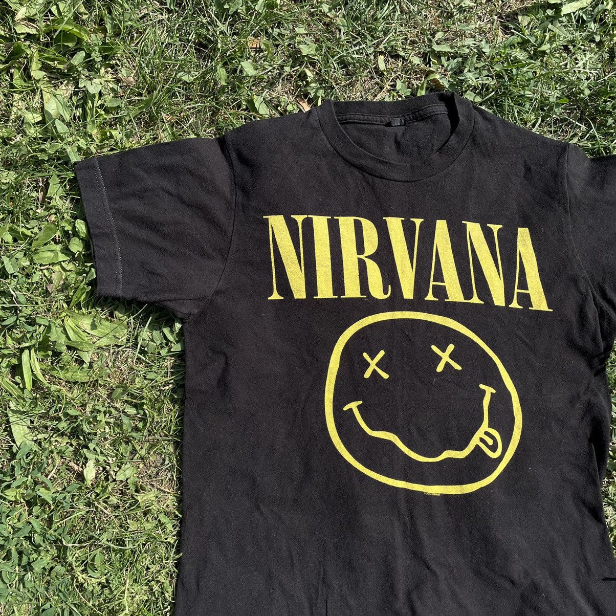 Vintage Vintage 90s Nirvana Sun Faded Graphic Band Tee Grunge Boxy M Size US M / EU 48-50 / 2 - 4 Thumbnail