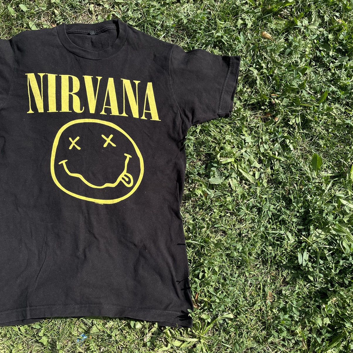Vintage Vintage 90s Nirvana Sun Faded Graphic Band Tee Grunge Boxy M Size US M / EU 48-50 / 2 - 3 Thumbnail