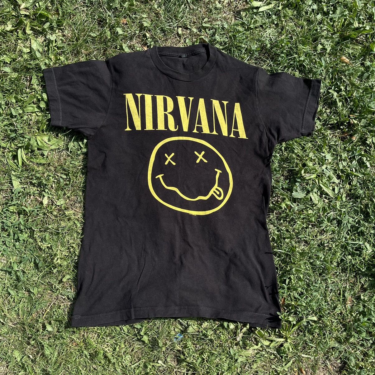 Vintage Vintage 90s Nirvana Sun Faded Graphic Band Tee Grunge Boxy M Size US M / EU 48-50 / 2 - 1 Thumbnail