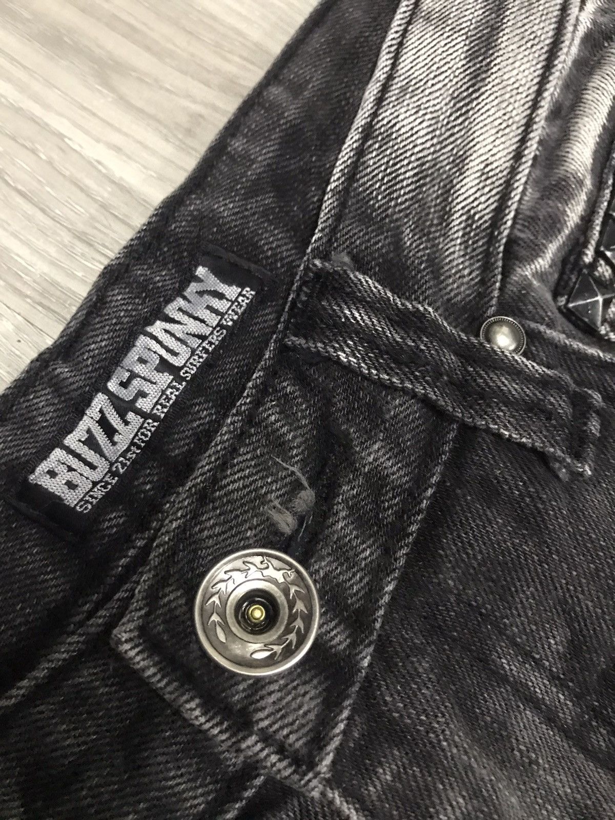 Japanese Brand BUZZ SPUNKY WAIST STUDDED FLARE JEANS Size US 30 / EU 46 - 11 Thumbnail