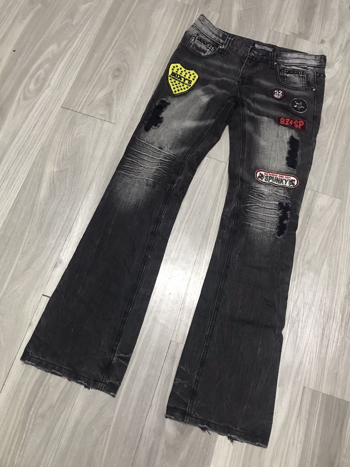 Japanese Brand BUZZ SPUNKY WAIST STUDDED FLARE JEANS Size US 30 / EU 46 - 5 Thumbnail