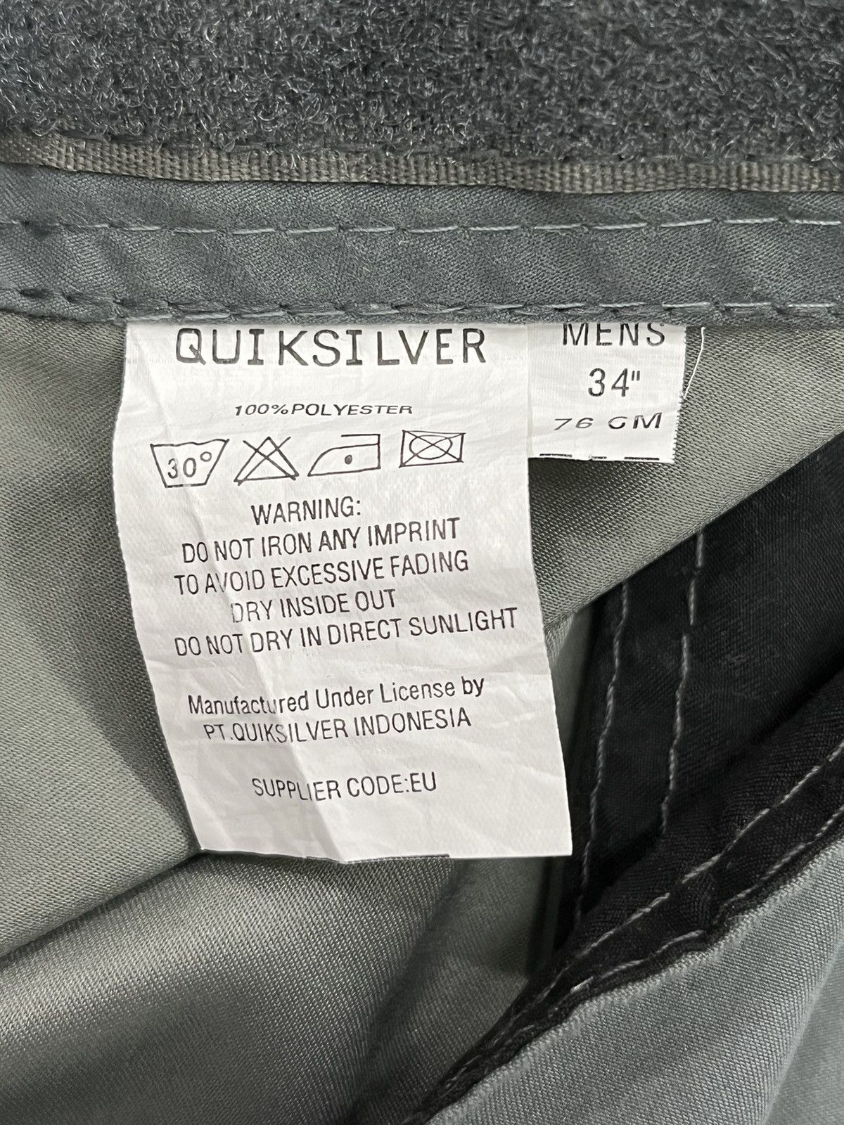 Quiksilver Vintage QUIKSILVER SKULL ROSE Surf Board-shorts Beach Shorts Size US 32 / EU 48 - 13 Thumbnail