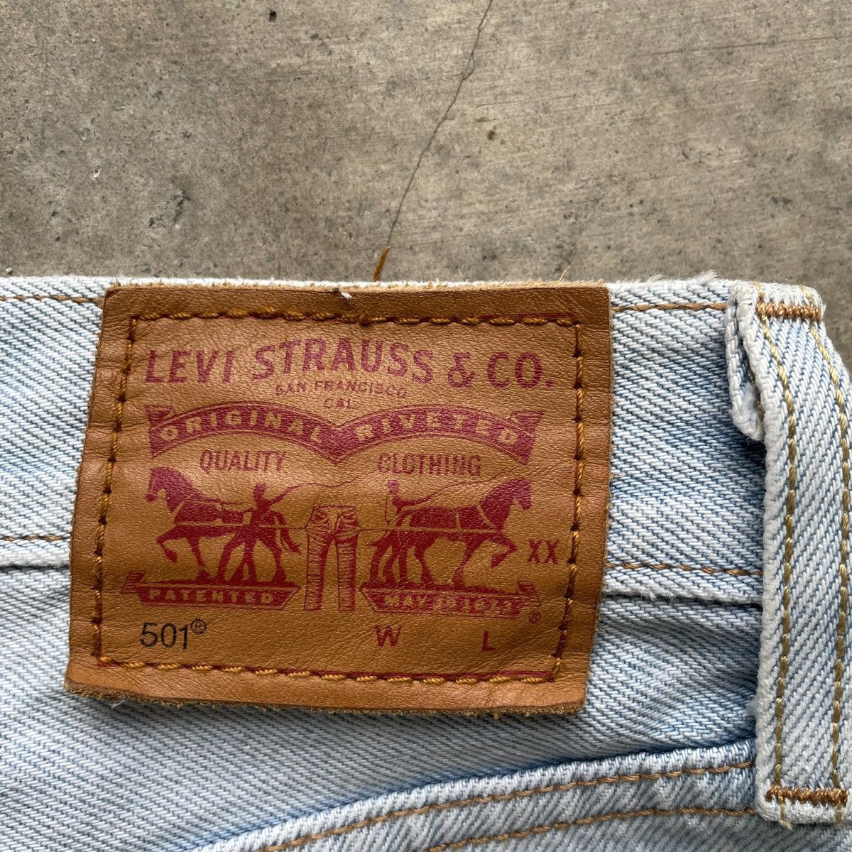 Levi's Vintage Levi’s 501 Jeans 28x26 Levi’s 501 Faded Denim Pants Size US 28 / EU 44 - 11 Thumbnail