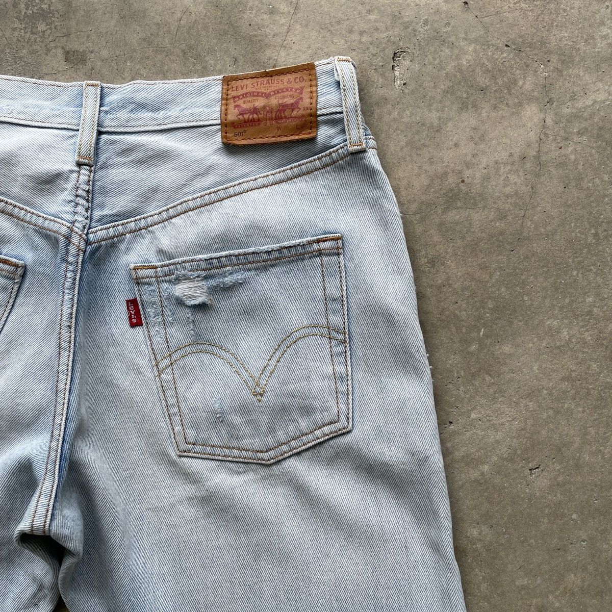 Levi's Vintage Levi’s 501 Jeans 28x26 Levi’s 501 Faded Denim Pants Size US 28 / EU 44 - 10 Thumbnail