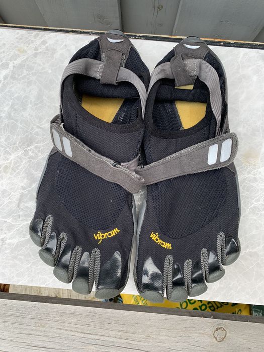 vibram hiking toe shoes