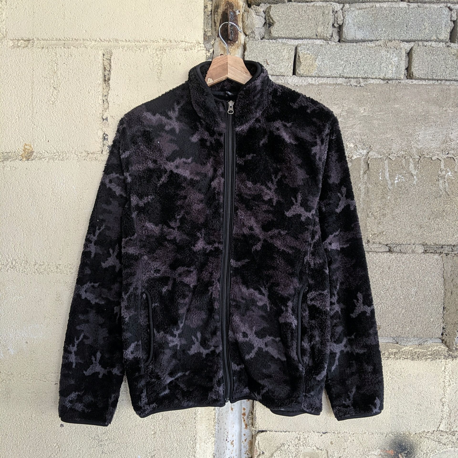 Japanese Brand Vintage Japanese Camo Sweater Knitwear Zipper Size US S / EU 44-46 / 1 - 1 Thumbnail