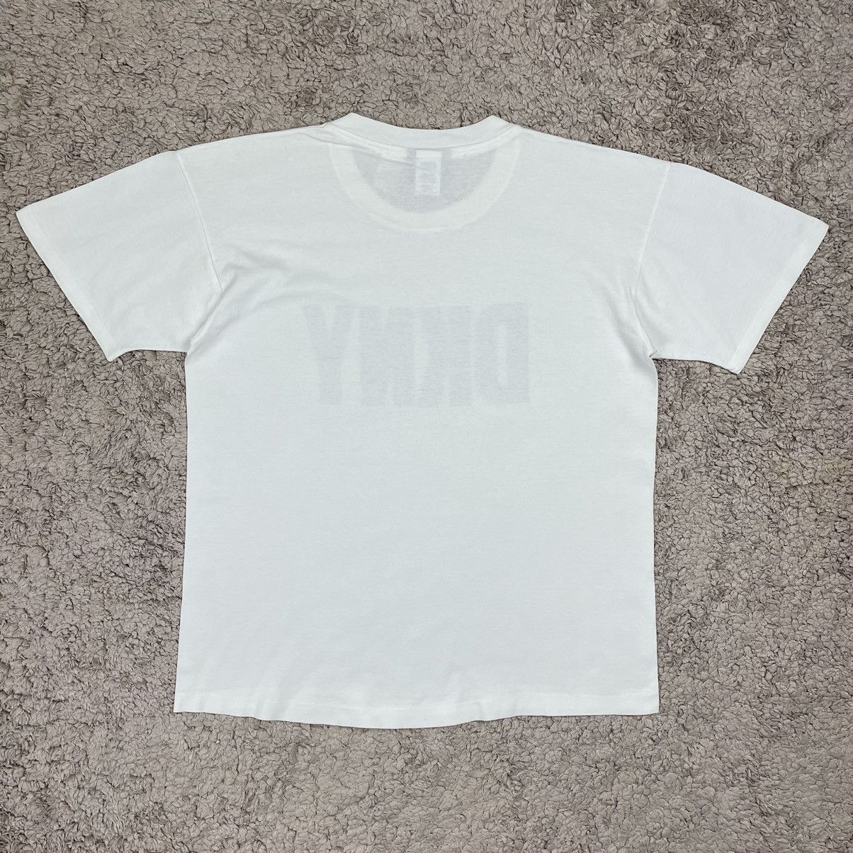 Designer Vintage DKNY Speelout T-shirt Size US M / EU 48-50 / 2 - 2 Thumbnail