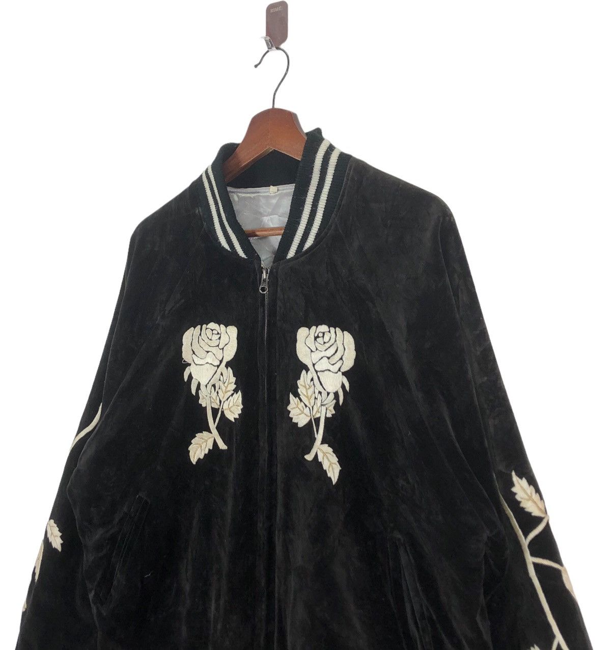 Japanese Brand VINTAGE SUKAJAN FLOWER EMBROIDERY VELVET BOMBER JACKET Size US L / EU 52-54 / 3 - 6 Thumbnail