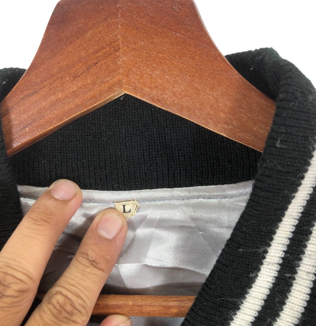 Japanese Brand VINTAGE SUKAJAN FLOWER EMBROIDERY VELVET BOMBER JACKET Size US L / EU 52-54 / 3 - 9 Thumbnail