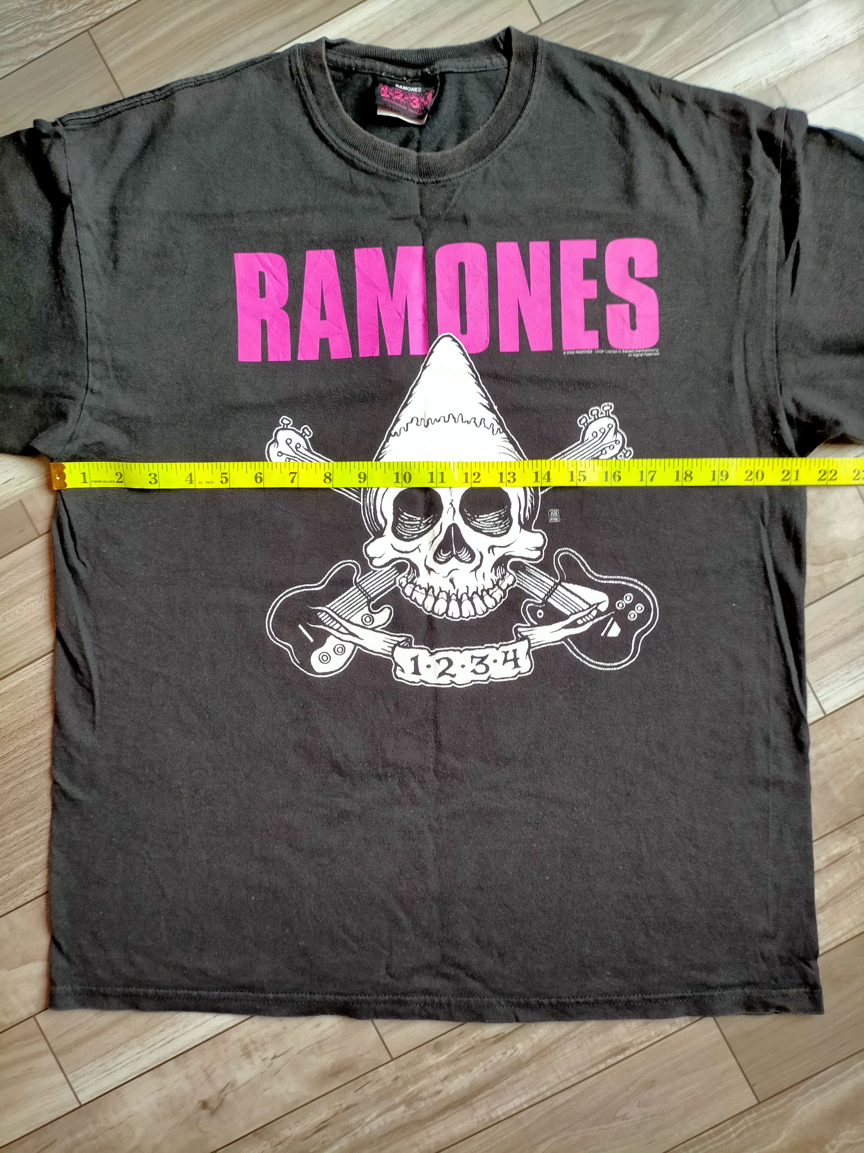 Band Tees Vintage 2006 Ramones Band tees tee Size US L / EU 52-54 / 3 - 9 Thumbnail