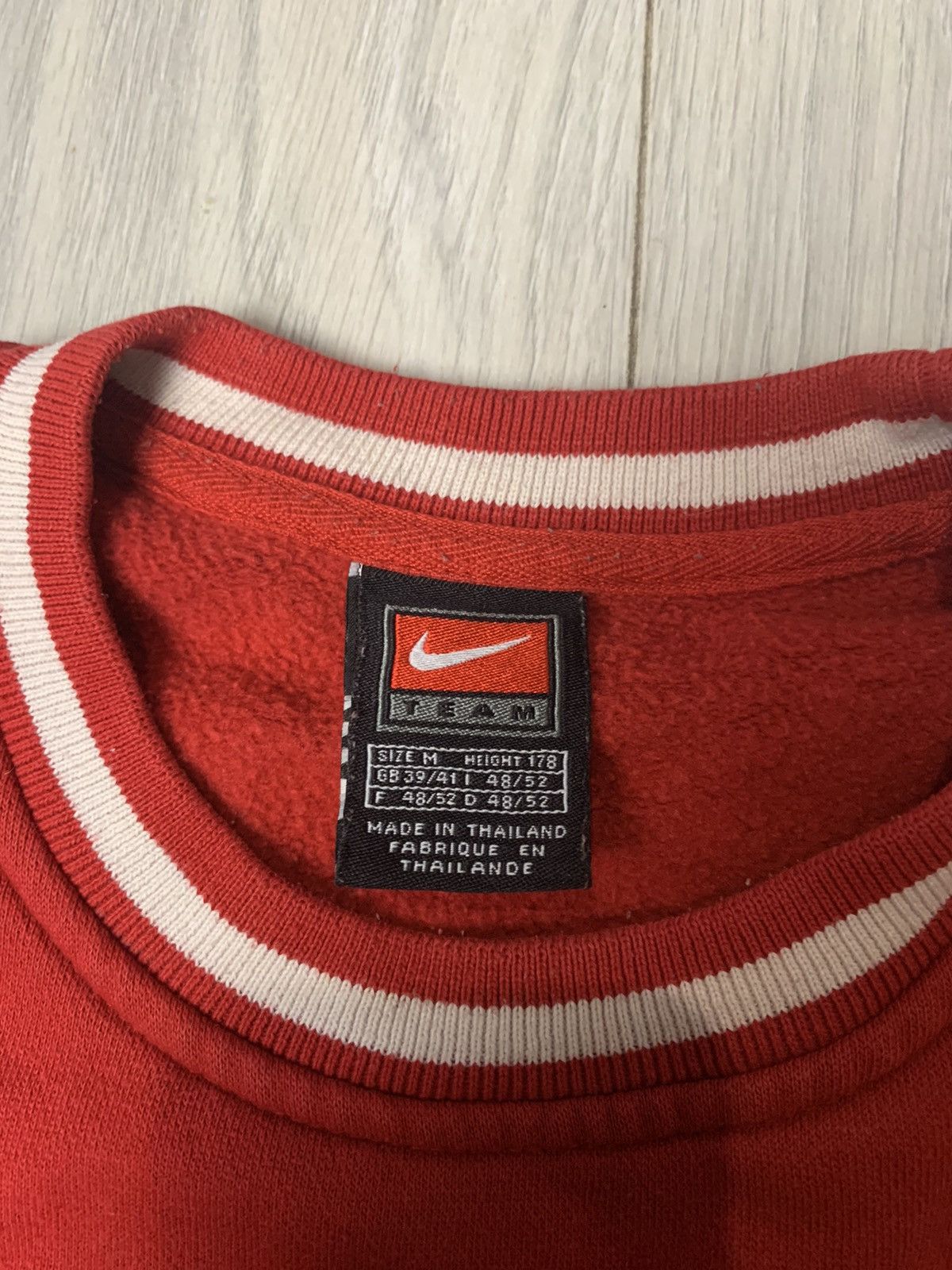Vintage Vintage Nike Y2K With Swoosh Sweatshirt Size US M / EU 48-50 / 2 - 4 Thumbnail