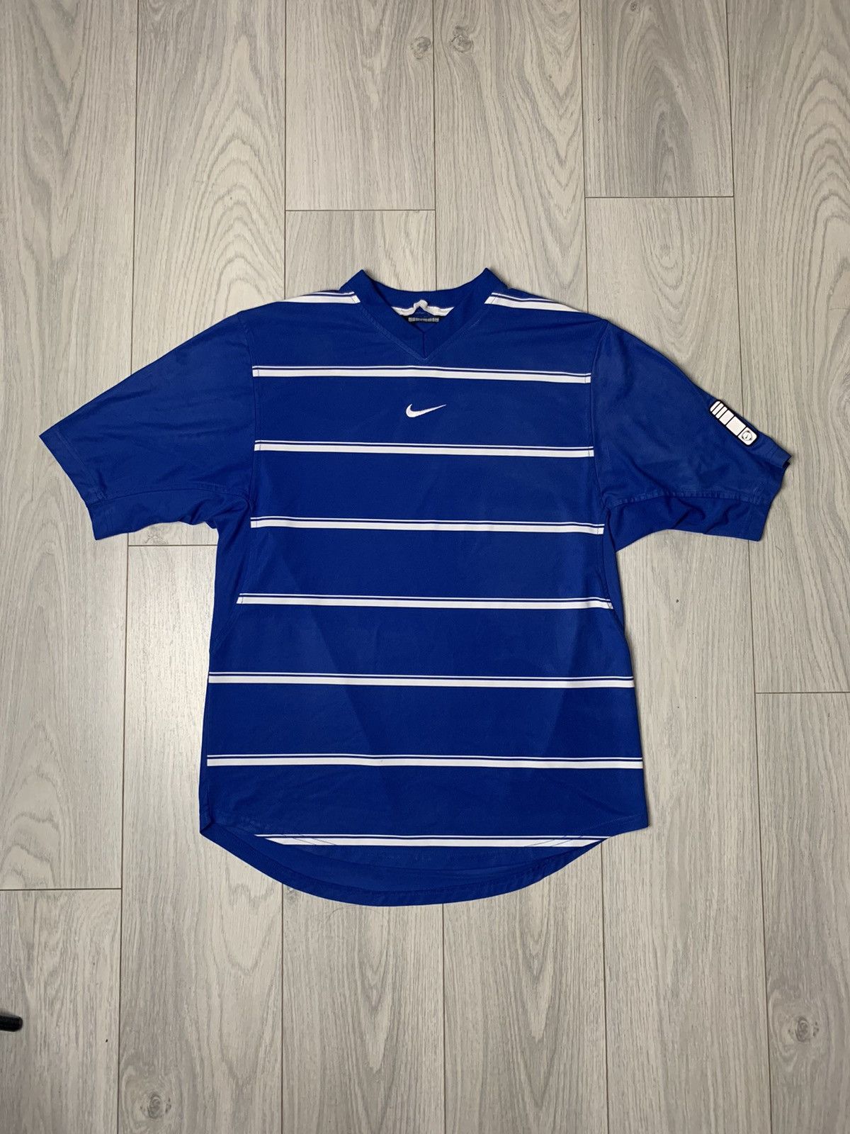 Vintage Vintage Nike T-Shirt Centre logo Size US M / EU 48-50 / 2 - 1 Thumbnail