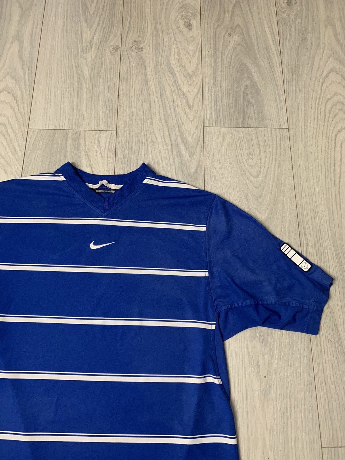 Vintage Vintage Nike T-Shirt Centre logo Size US M / EU 48-50 / 2 - 4 Thumbnail