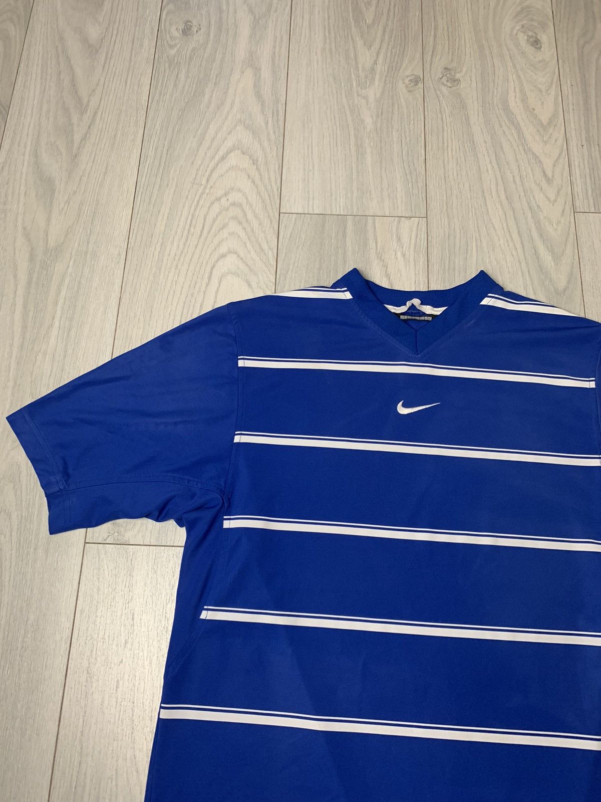 Vintage Vintage Nike T-Shirt Centre logo Size US M / EU 48-50 / 2 - 3 Thumbnail