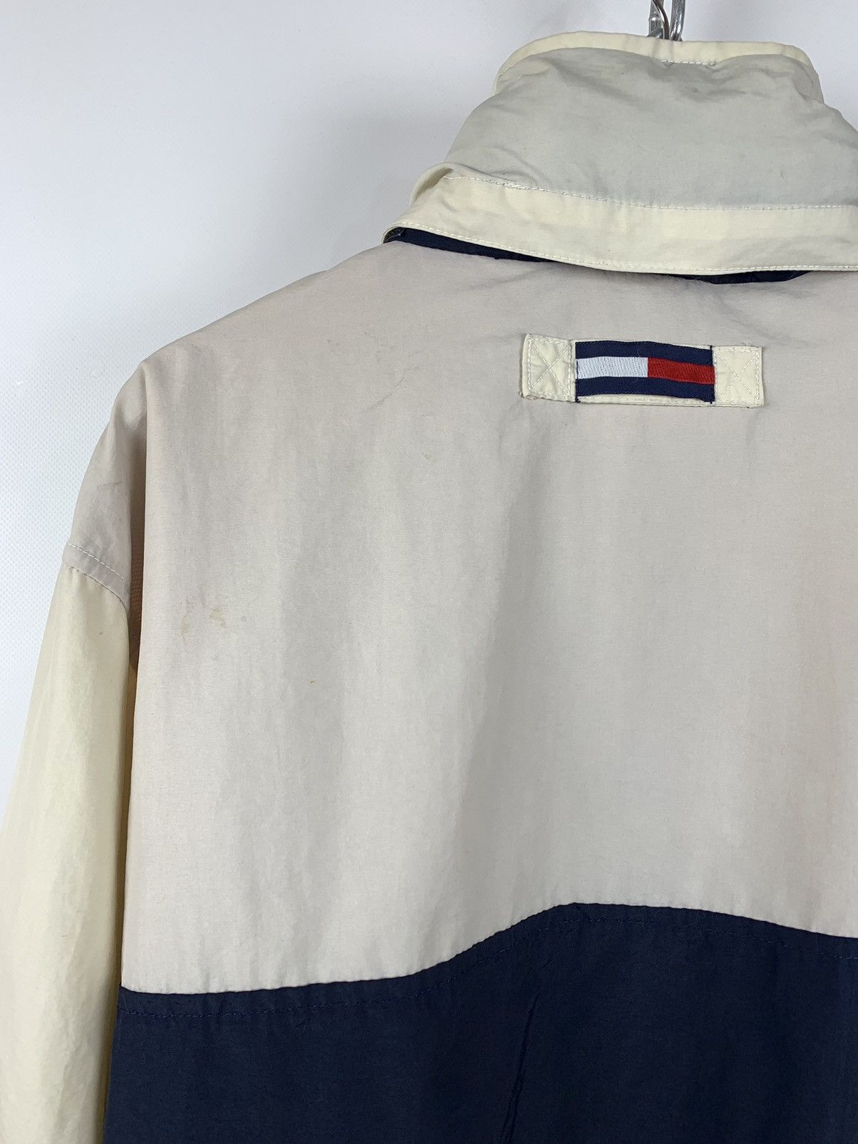 Tommy Hilfiger 90s Vintage Tommy Hilfiger Nylon Hooded Windbreaker Jacket Size US L / EU 52-54 / 3 - 10 Thumbnail