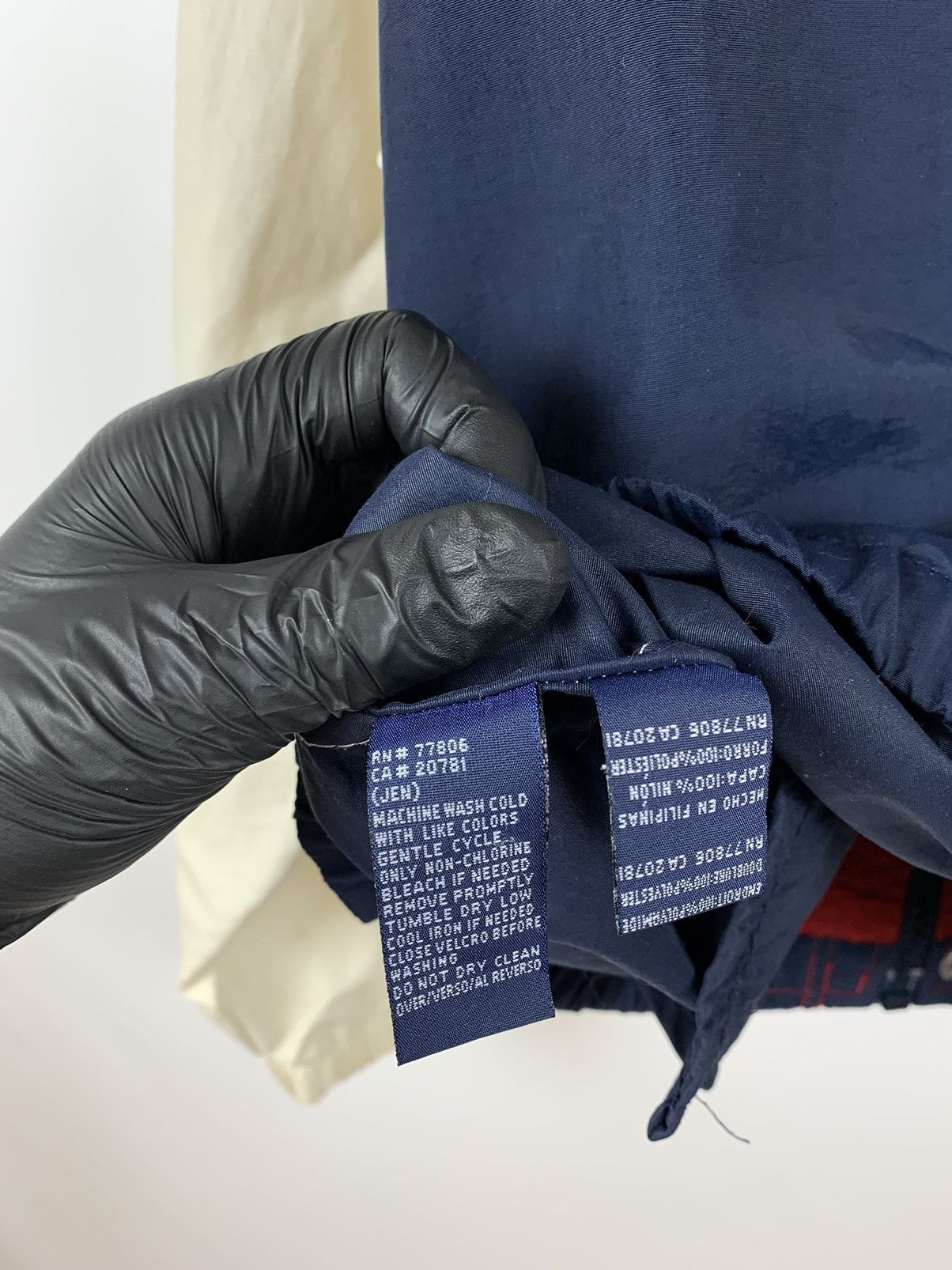 Tommy Hilfiger 90s Vintage Tommy Hilfiger Nylon Hooded Windbreaker Jacket Size US L / EU 52-54 / 3 - 19 Thumbnail