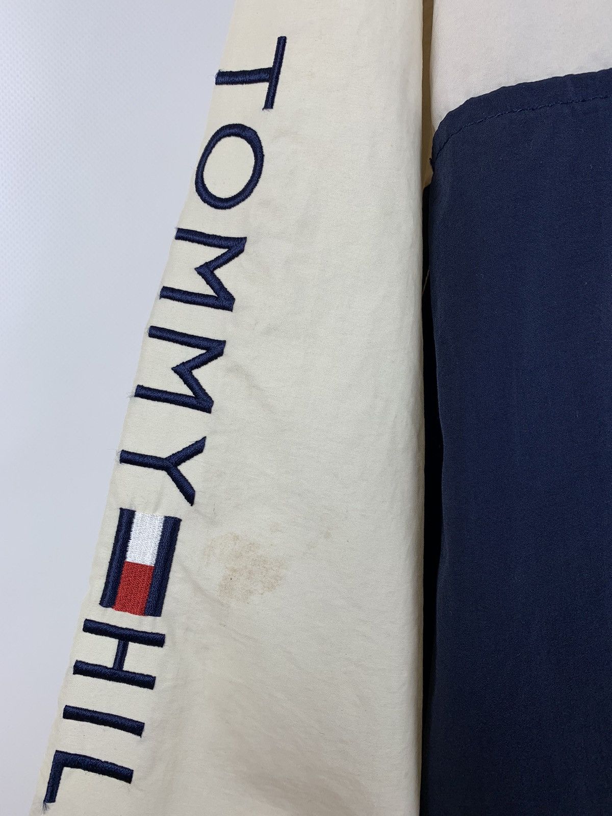 Tommy Hilfiger 90s Vintage Tommy Hilfiger Nylon Hooded Windbreaker Jacket Size US L / EU 52-54 / 3 - 8 Thumbnail