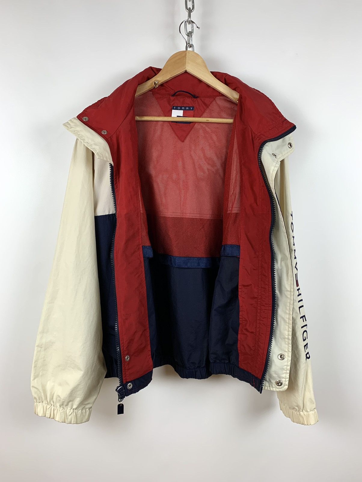 Tommy Hilfiger 90s Vintage Tommy Hilfiger Nylon Hooded Windbreaker Jacket Size US L / EU 52-54 / 3 - 5 Thumbnail