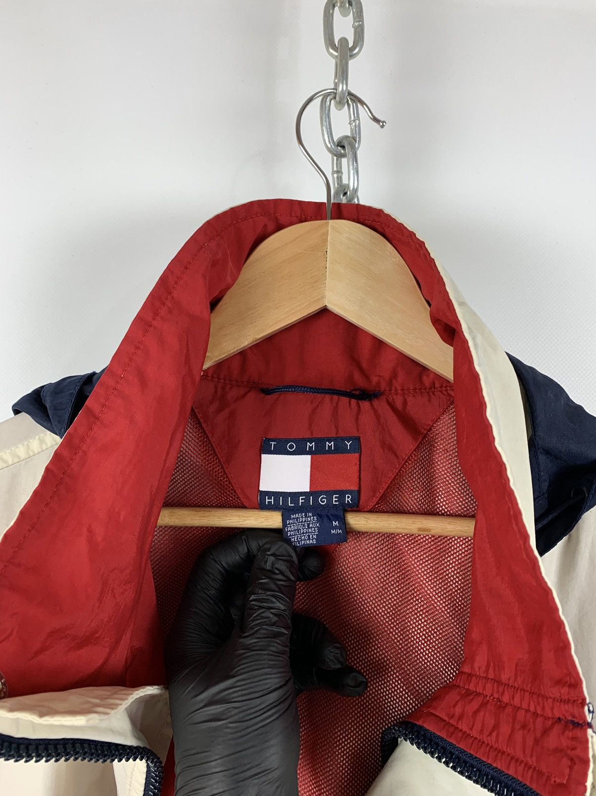 Tommy Hilfiger 90s Vintage Tommy Hilfiger Nylon Hooded Windbreaker Jacket Size US L / EU 52-54 / 3 - 17 Thumbnail