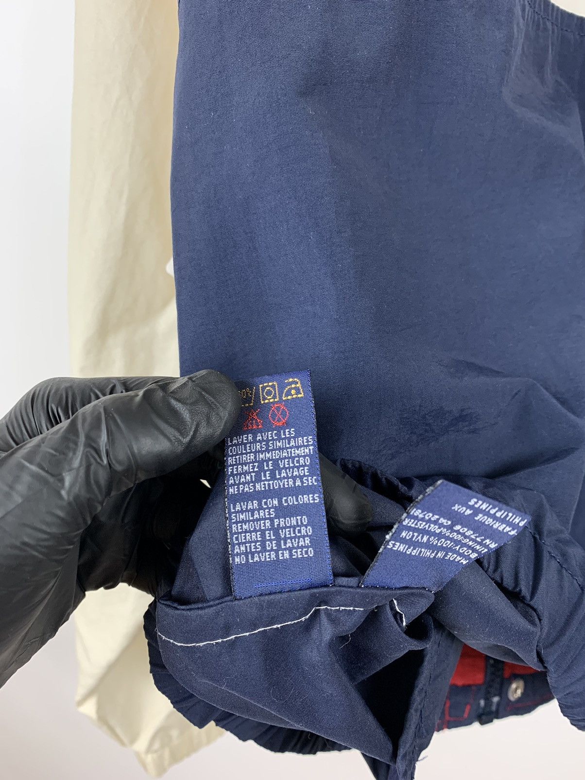 Tommy Hilfiger 90s Vintage Tommy Hilfiger Nylon Hooded Windbreaker Jacket Size US L / EU 52-54 / 3 - 20 Thumbnail