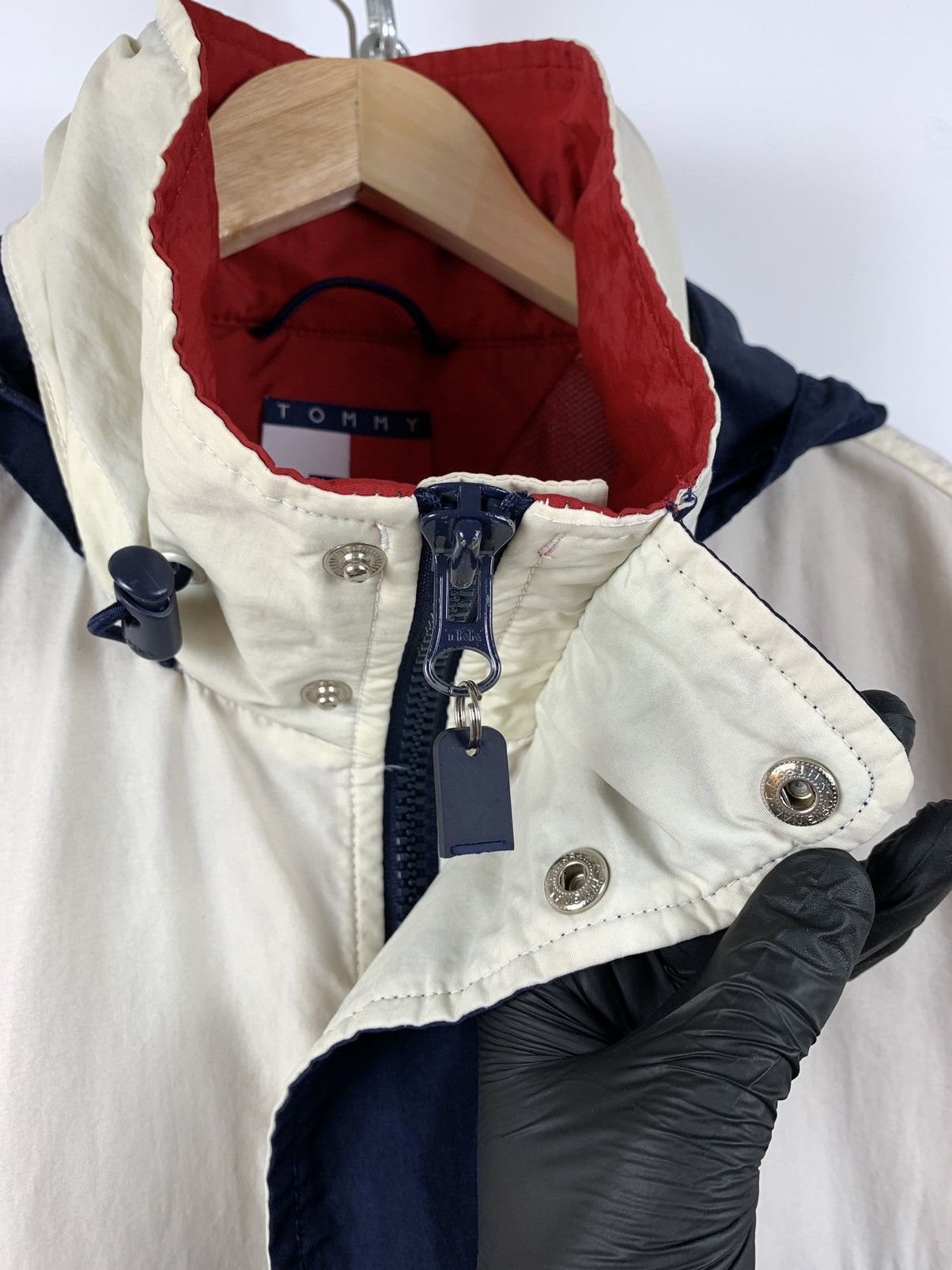 Tommy Hilfiger 90s Vintage Tommy Hilfiger Nylon Hooded Windbreaker Jacket Size US L / EU 52-54 / 3 - 14 Thumbnail