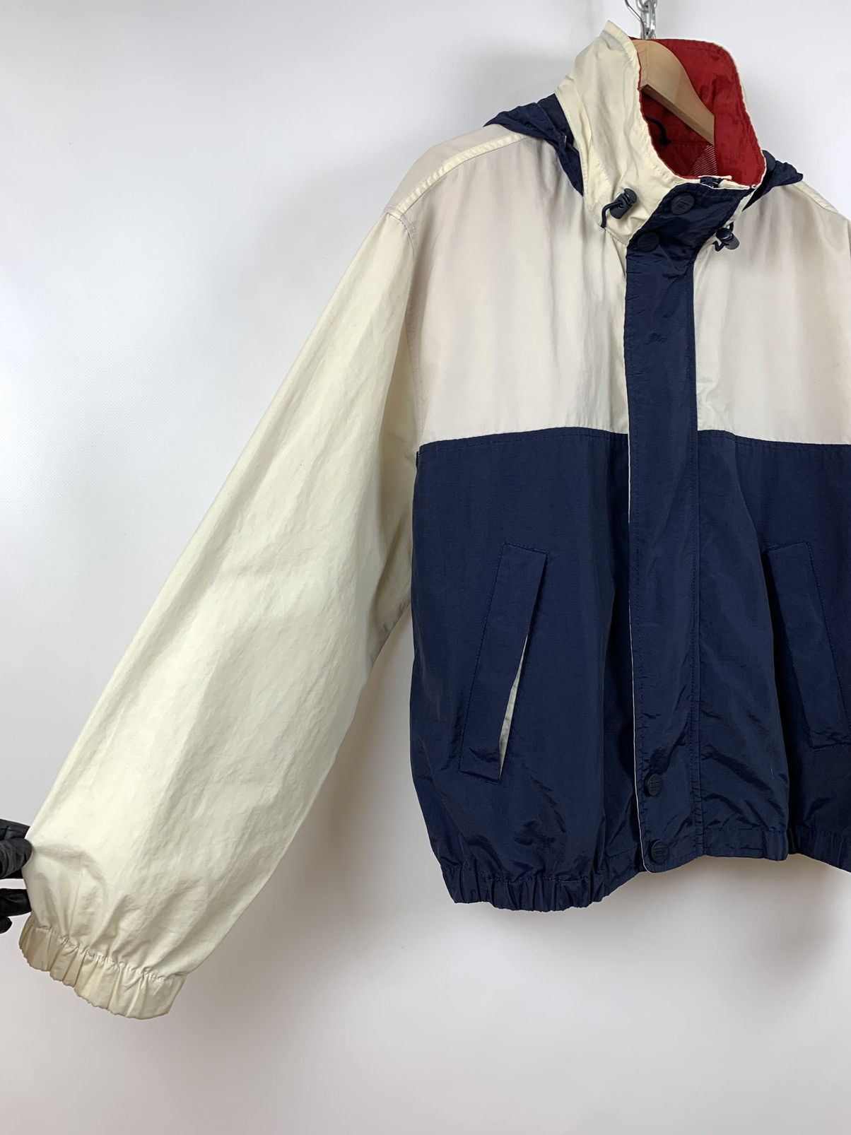 Tommy Hilfiger 90s Vintage Tommy Hilfiger Nylon Hooded Windbreaker Jacket Size US L / EU 52-54 / 3 - 12 Thumbnail