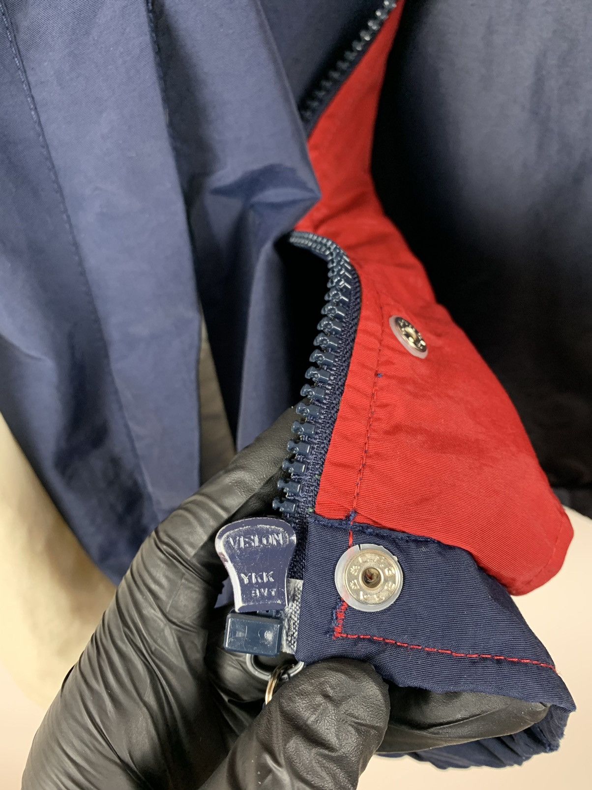 Tommy Hilfiger 90s Vintage Tommy Hilfiger Nylon Hooded Windbreaker Jacket Size US L / EU 52-54 / 3 - 18 Thumbnail