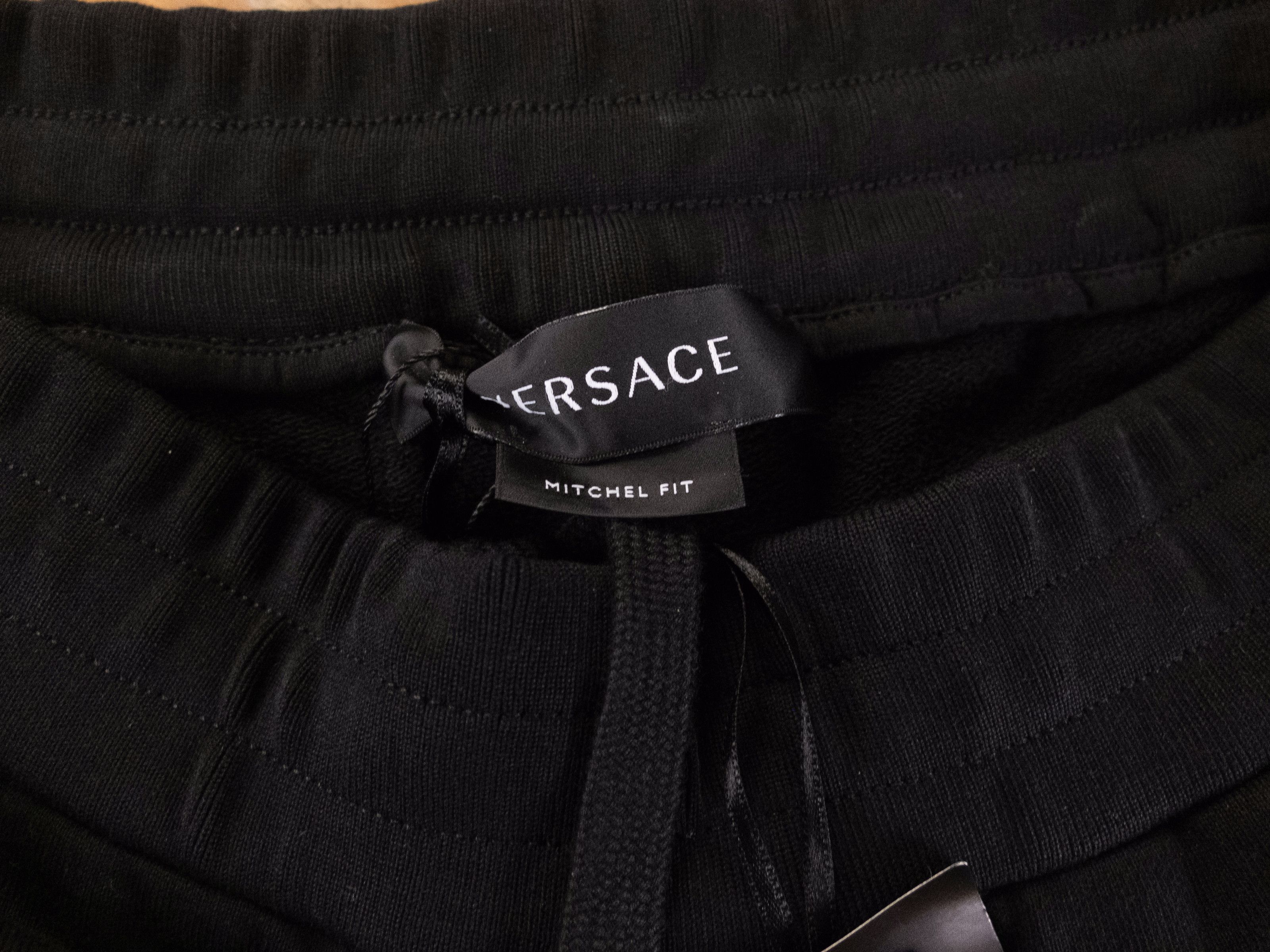 Versace VERSACE Dream Via Gesu logo black bermuda shorts Medium Size US 32 / EU 48 - 7 Thumbnail