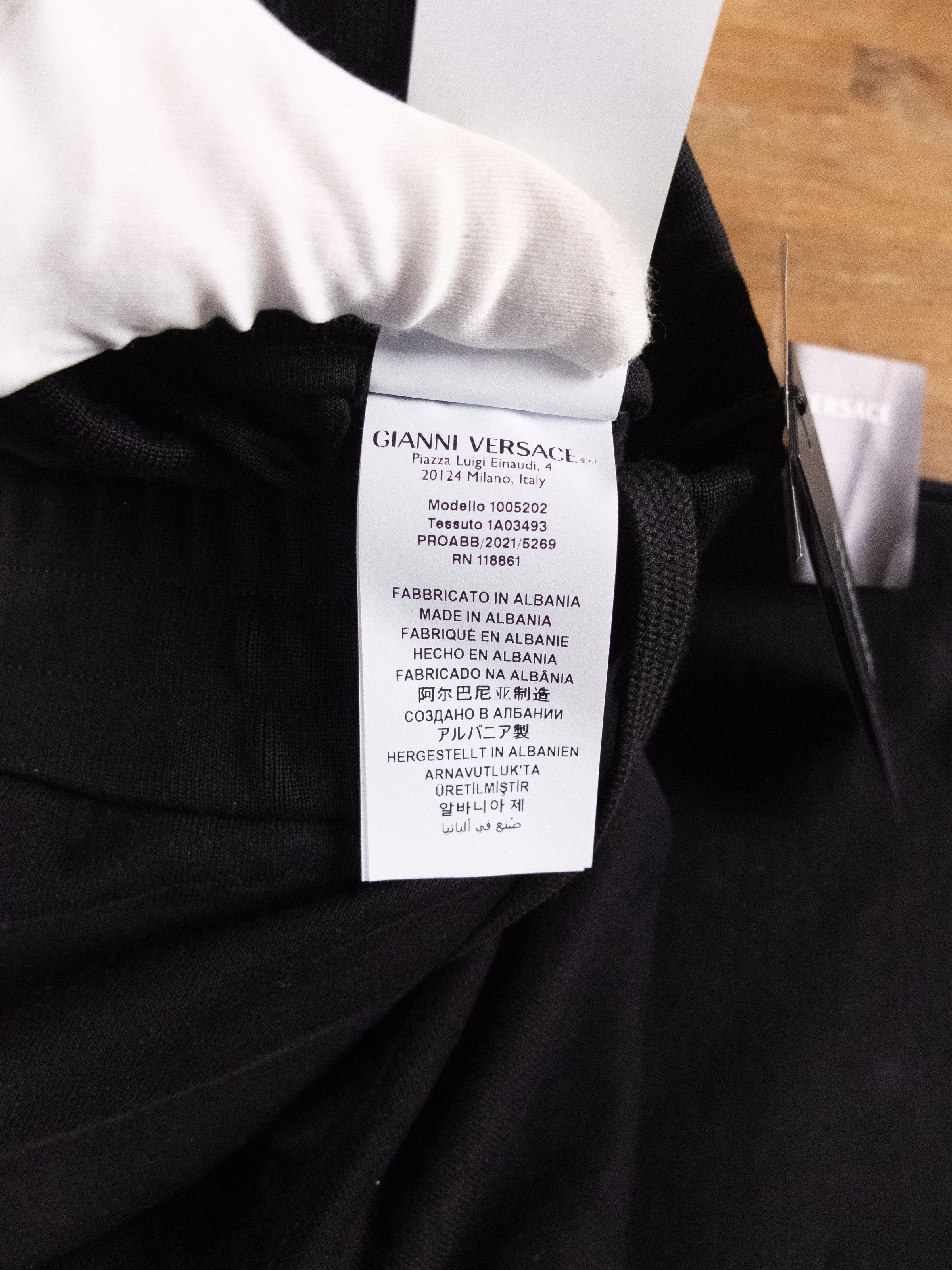 Versace VERSACE Dream Via Gesu logo black bermuda shorts Medium Size US 32 / EU 48 - 9 Thumbnail