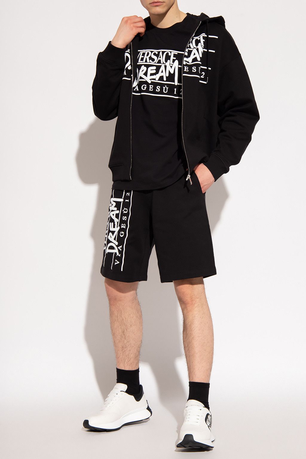 Versace VERSACE Dream Via Gesu logo black bermuda shorts Medium Size US 32 / EU 48 - 3 Thumbnail