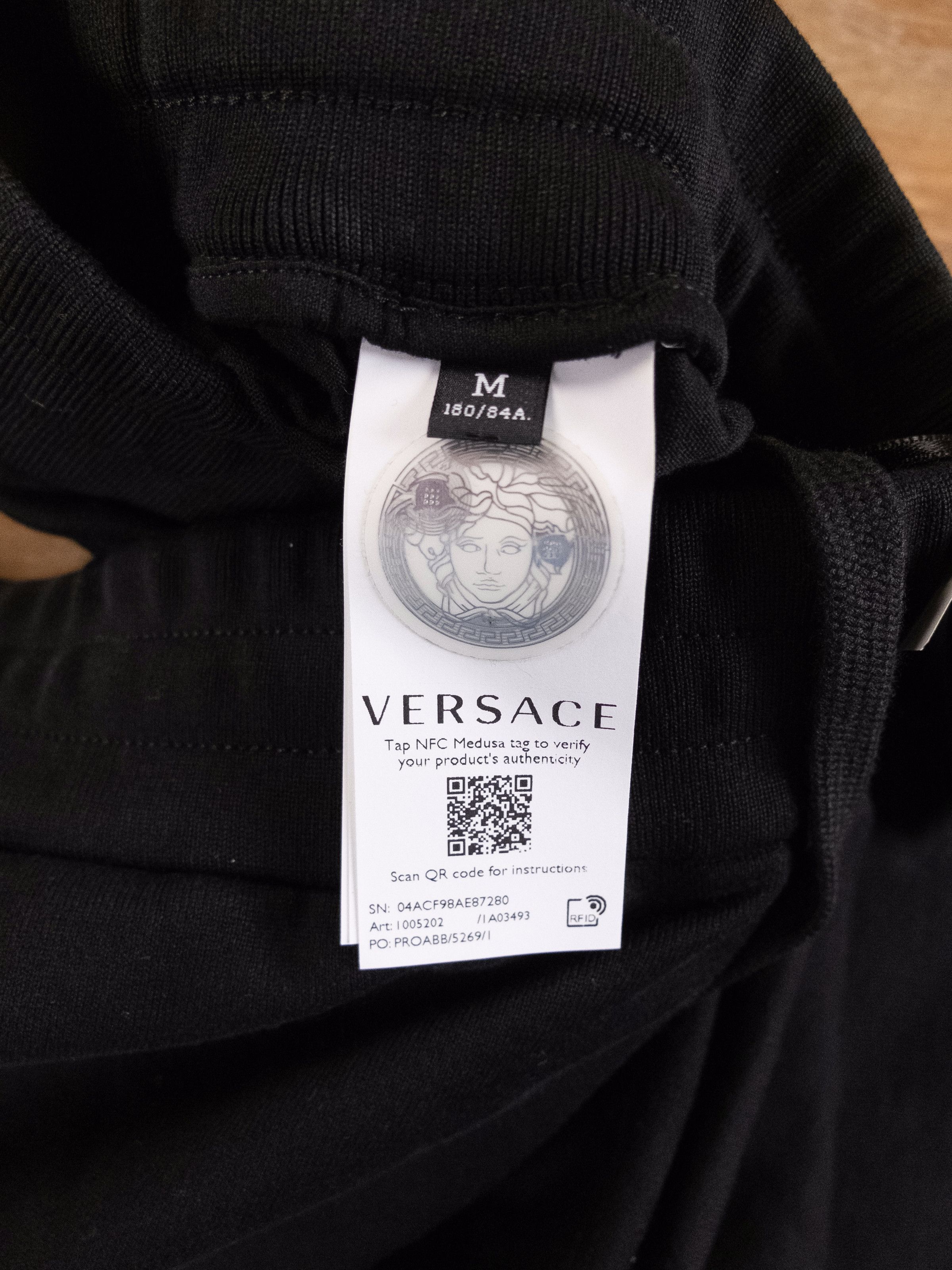Versace VERSACE Dream Via Gesu logo black bermuda shorts Medium Size US 32 / EU 48 - 8 Thumbnail