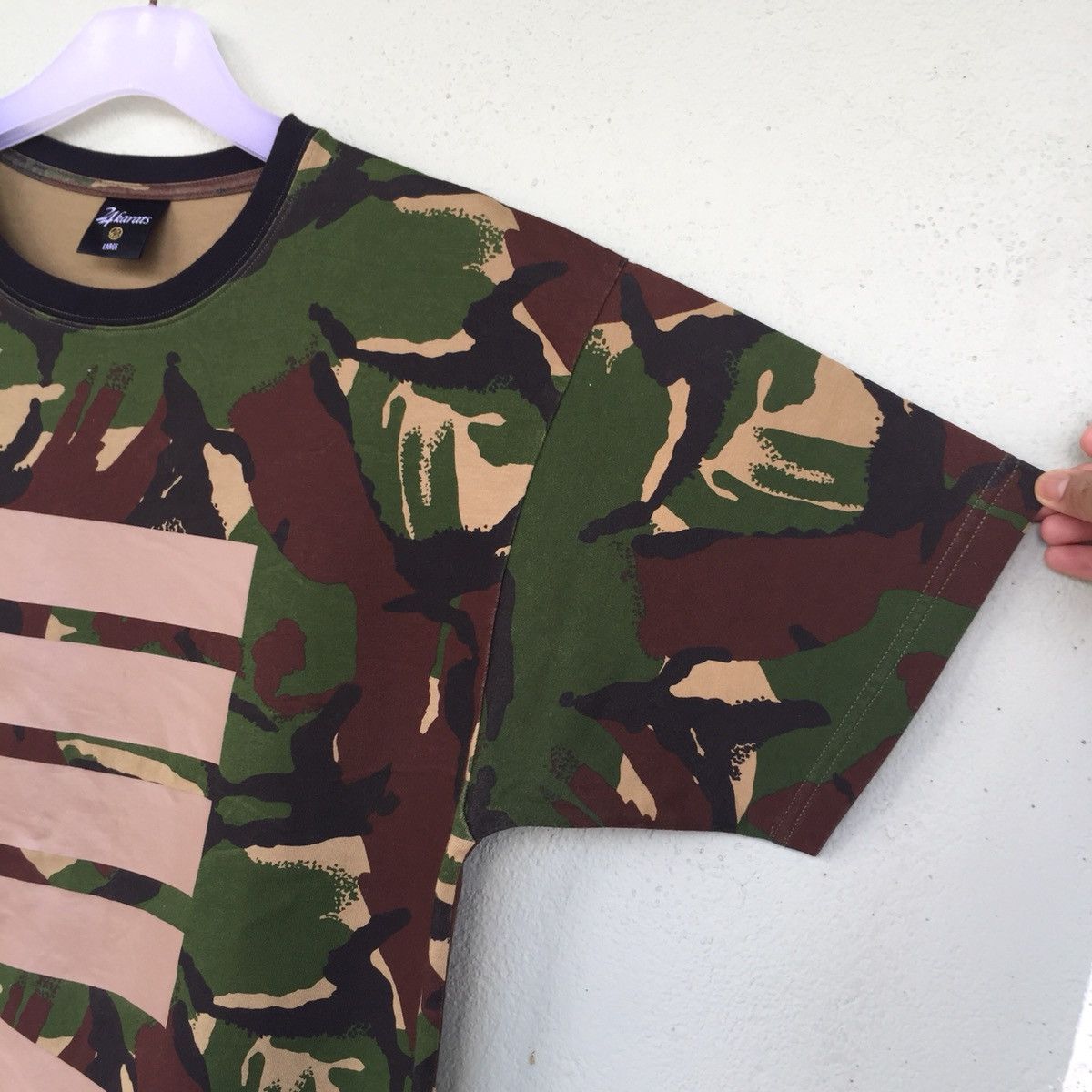 24 KARATS t shirt spell out big logo.. camo design