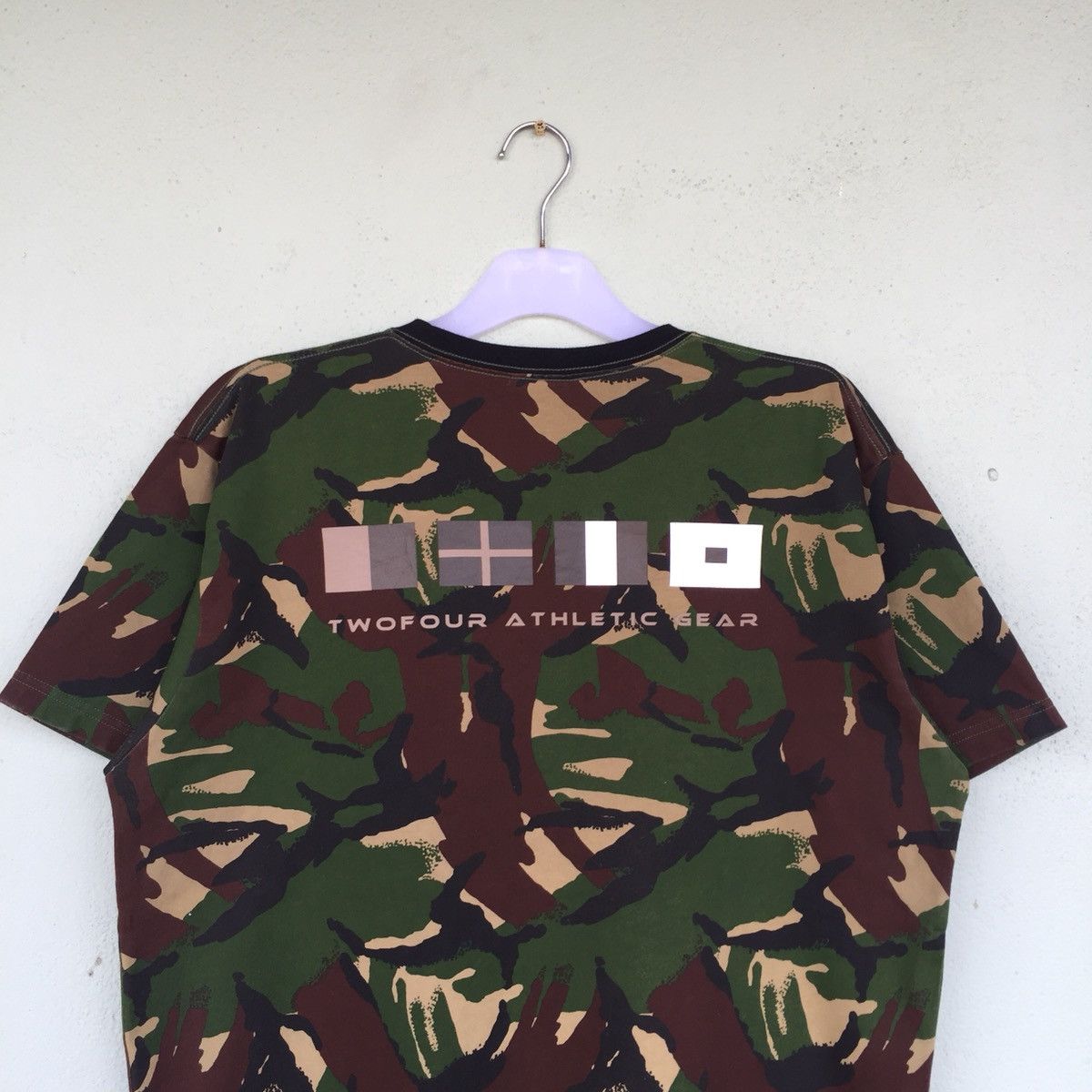 24 KARATS t shirt spell out big logo.. camo design