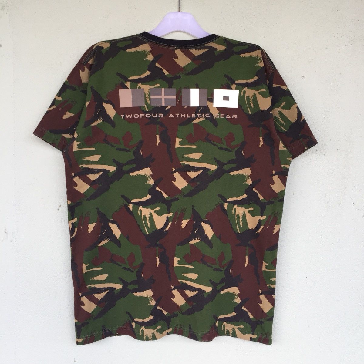 24 KARATS t shirt spell out big logo.. camo design
