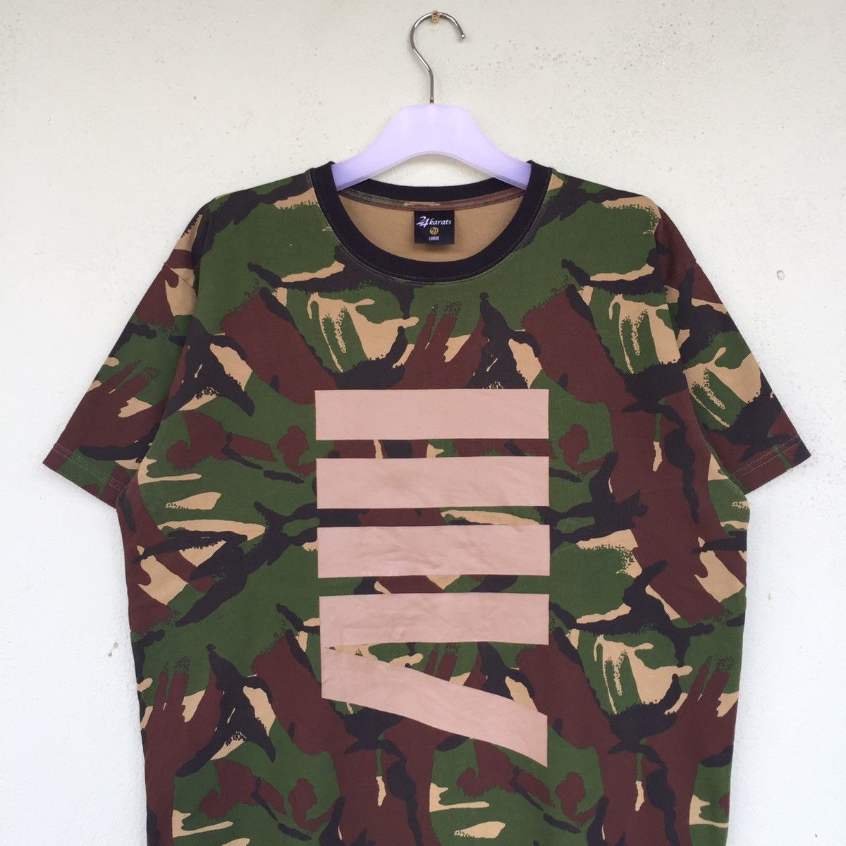24 KARATS t shirt spell out big logo.. camo design
