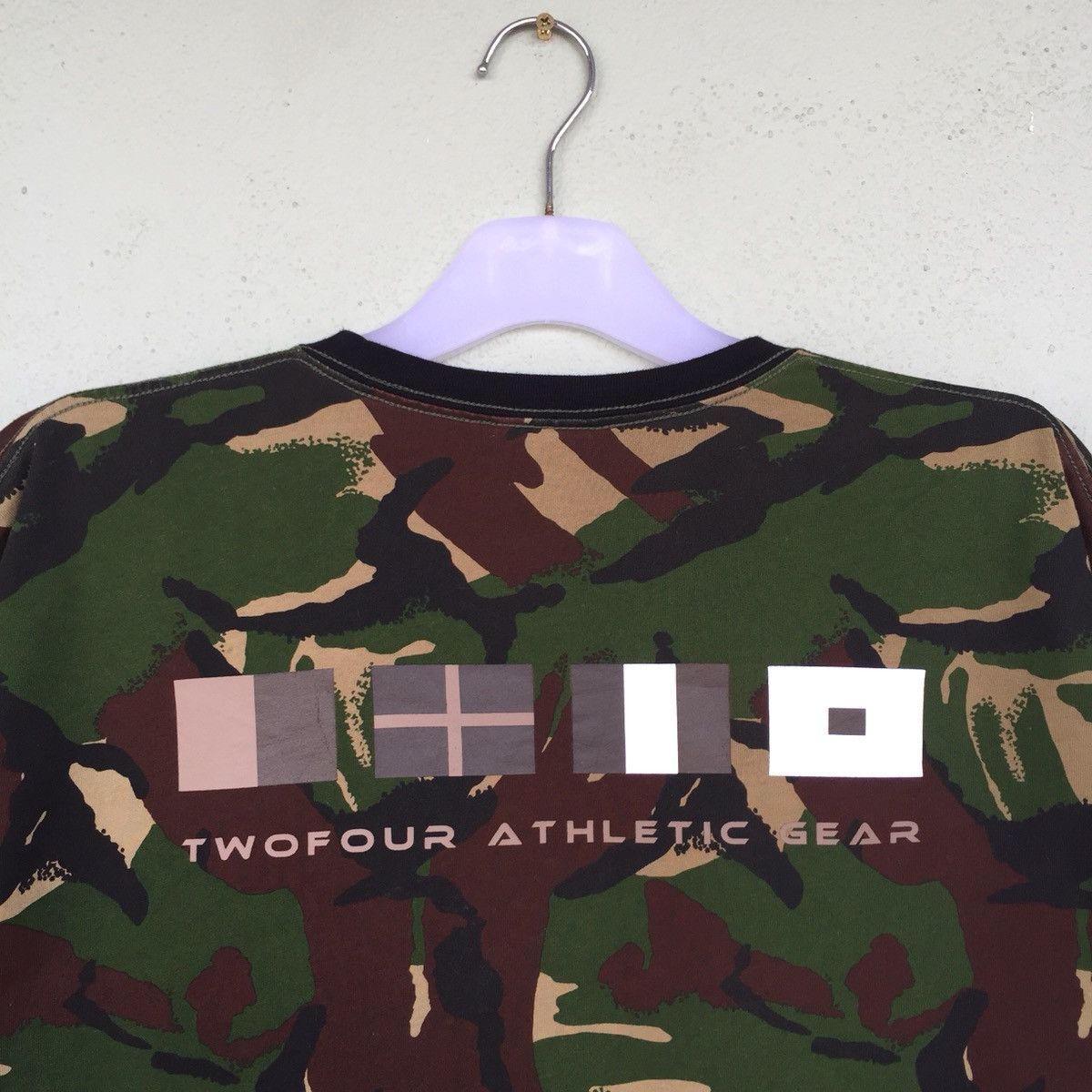 24 KARATS t shirt spell out big logo.. camo design