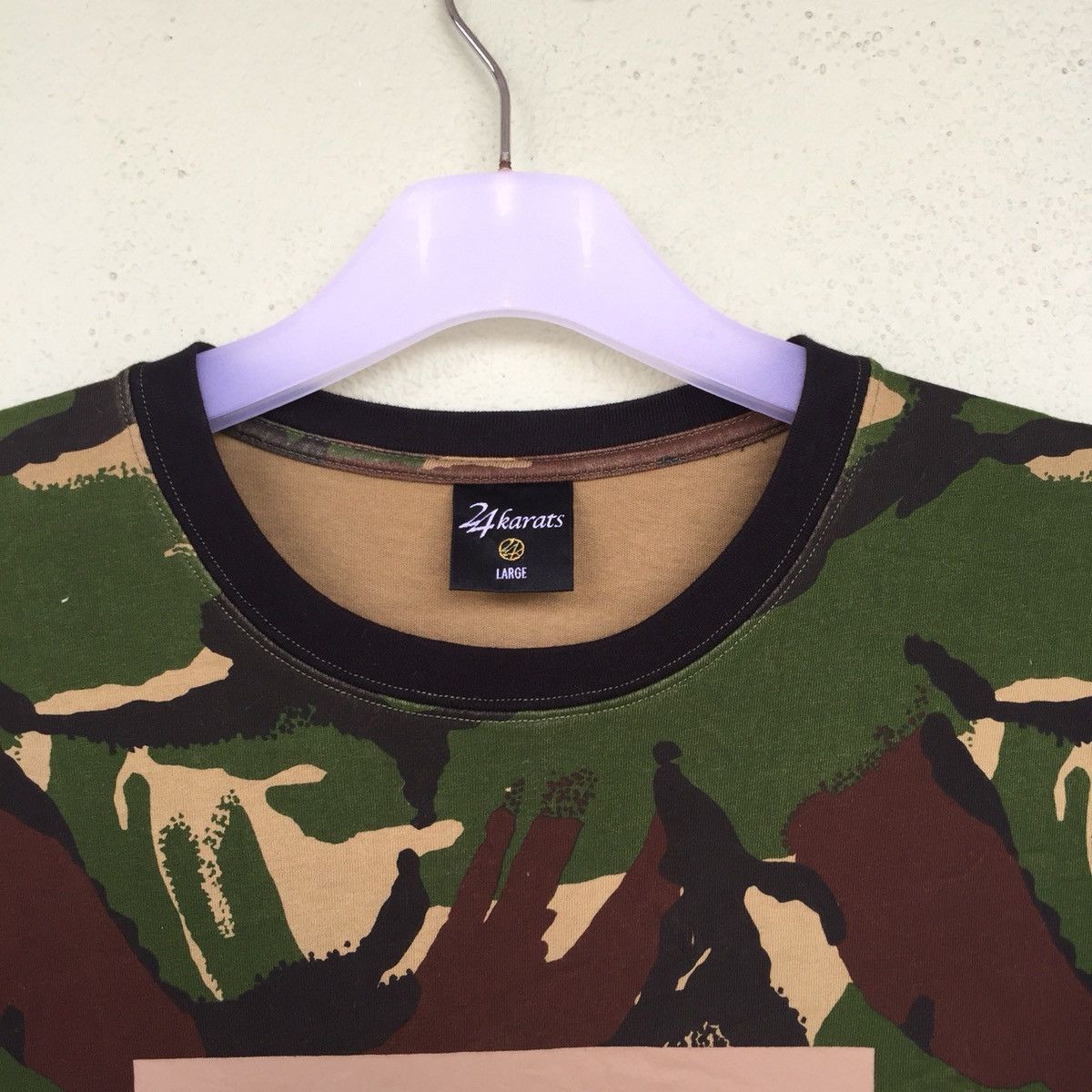 24 KARATS t shirt spell out big logo.. camo design