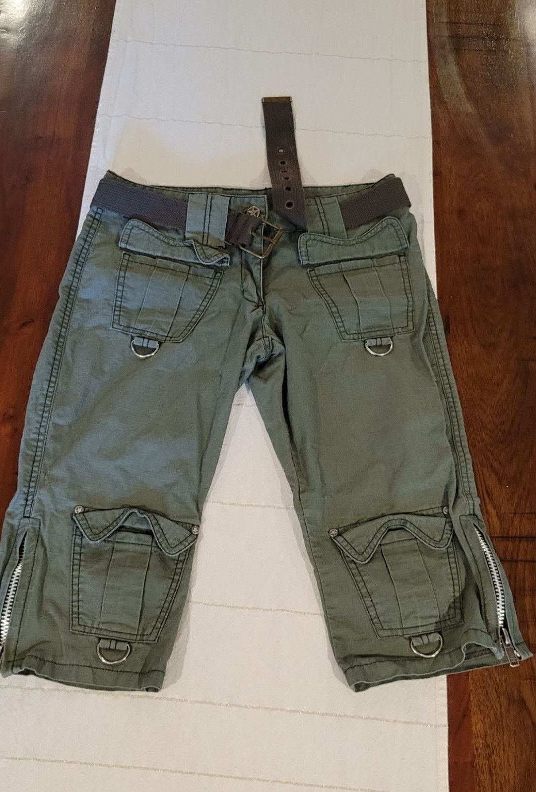 image of 90's Vintage Serious Capri Jeans Size 1 in Army Green, Women's