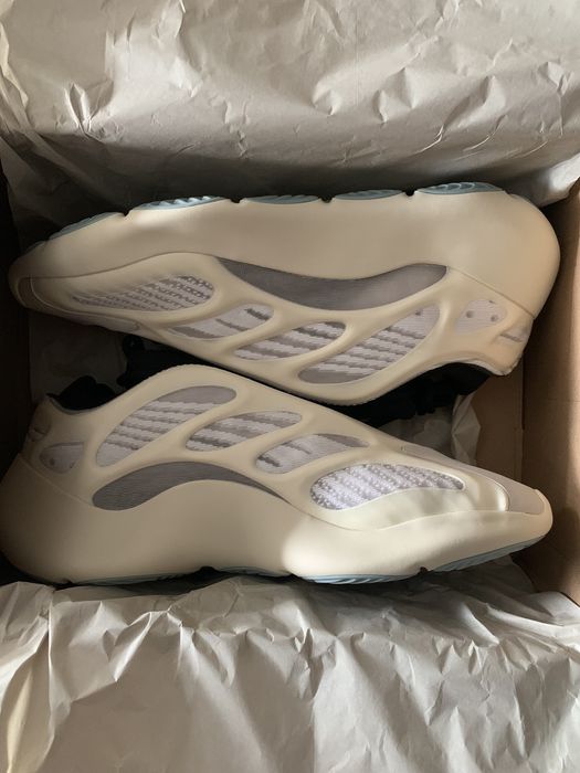 adidas azael 700