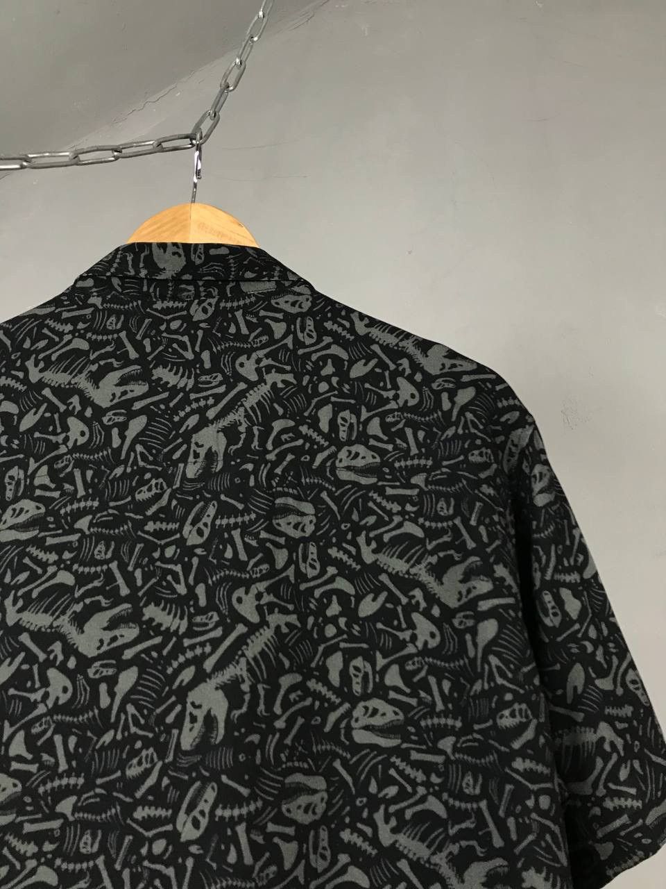Universal Studios Jurassic World Universal Studios movie monogram shirt Size US L / EU 52-54 / 3 - 7 Thumbnail