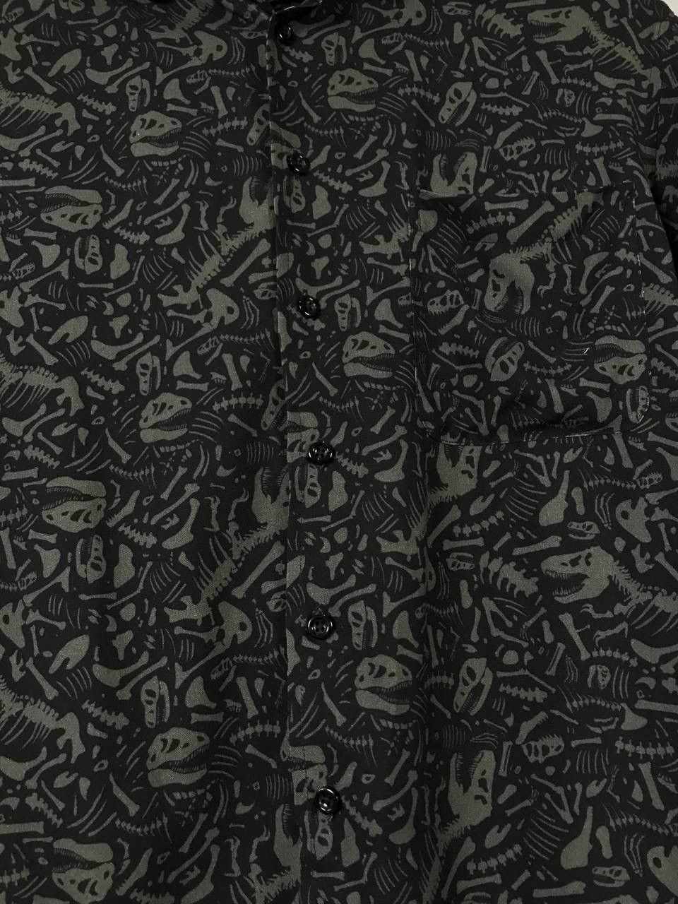Universal Studios Jurassic World Universal Studios movie monogram shirt Size US L / EU 52-54 / 3 - 3 Thumbnail